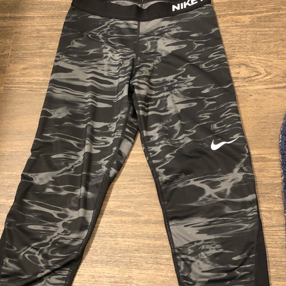 Nike Pants - Nike Cropped Leggings